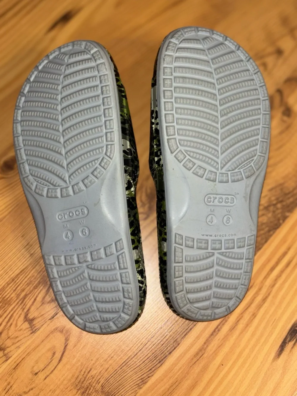 CROC x DISNEY Slide Sandals with Green Leopard Print - Picture 7 of 8